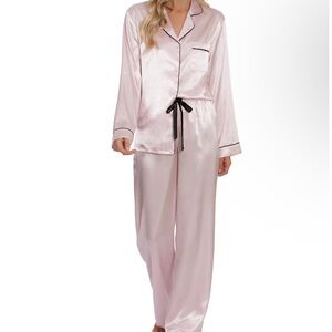 Women's Notch-Collar Satin Charmeuse Pajama Set in light Pink🤩🤩🤩🤩🤩